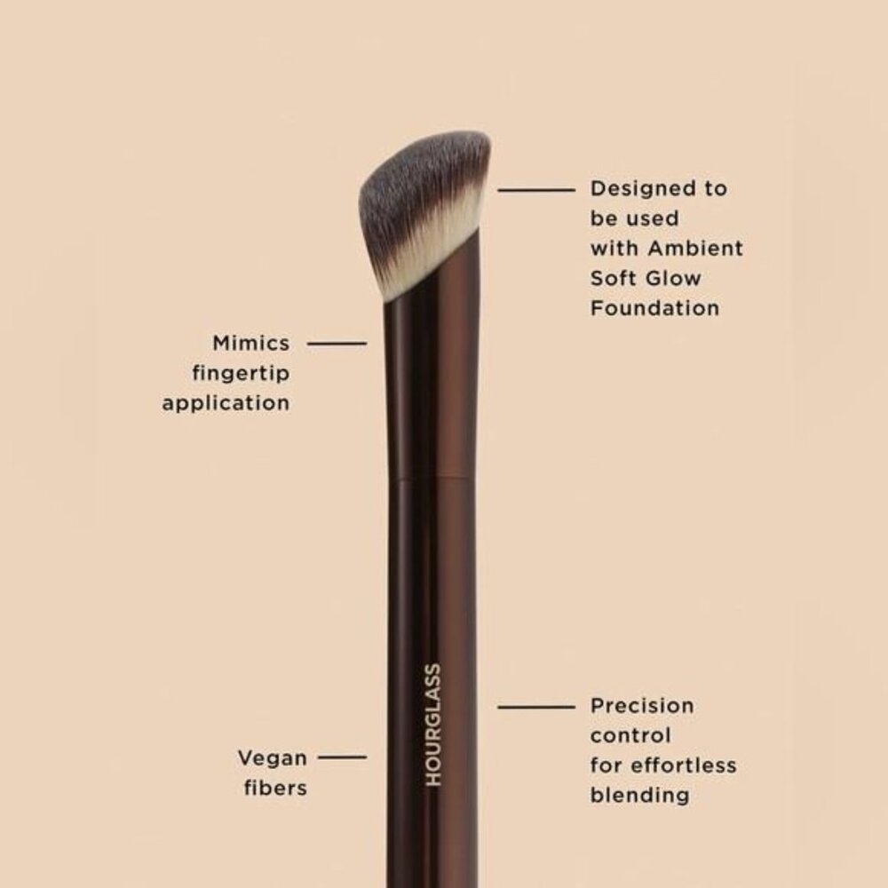 HOURGLASS Vanish Seamless Finish Concealer Brush NWT - Picture 2 of 9